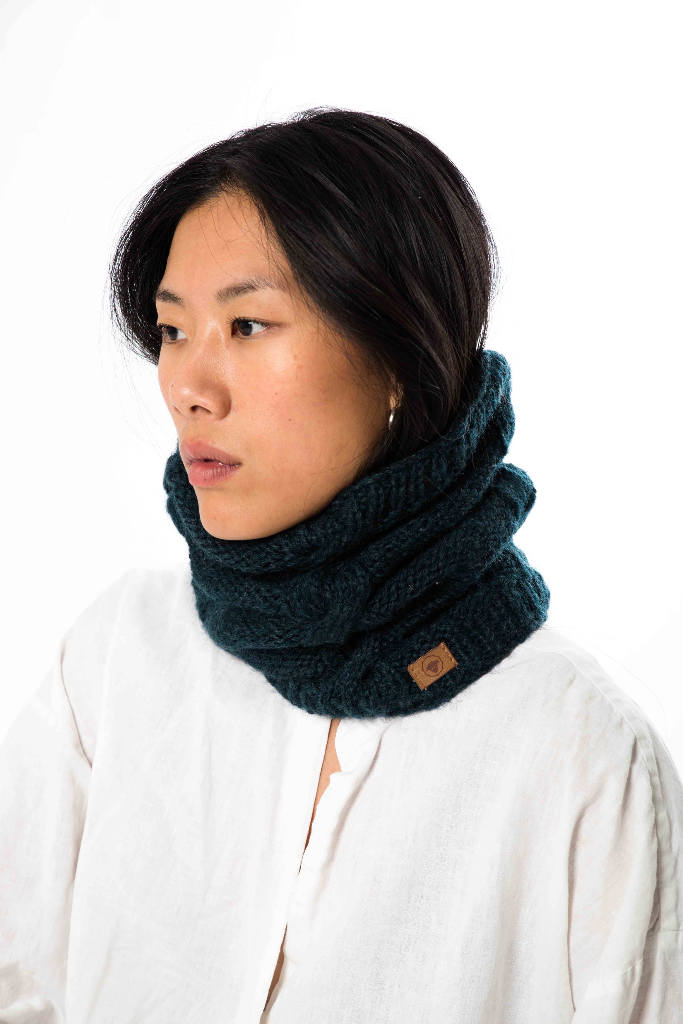 MOHAIR CABLE NECKWARMER